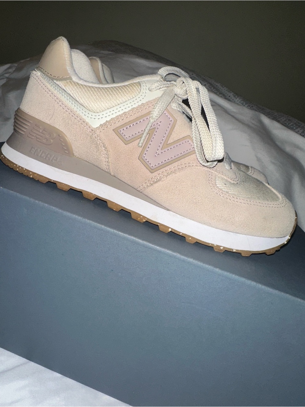 New Balance Women's Pale Pink & Cream Retro Runner